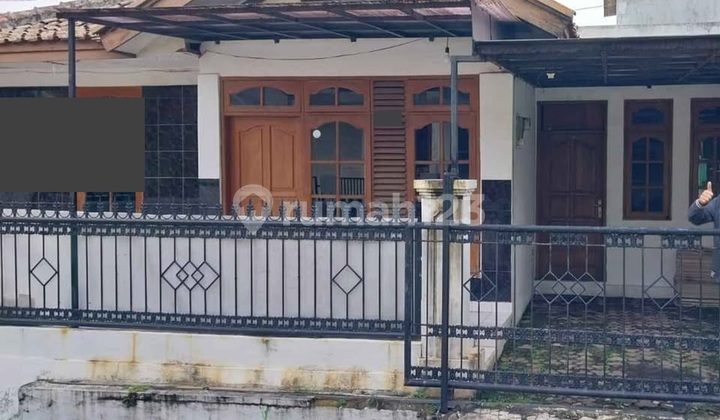 House in Padasuka Indah Complex, Central Cimahi