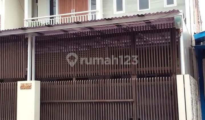 Rumah gunung batu dekat tol pasteur bandung