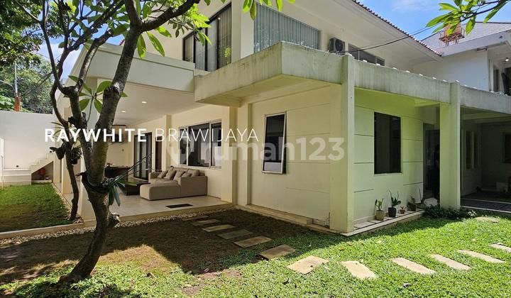 2-Story Building House Suitable for Business in Strategic Location, Kerinci Area, Kebayoran Baru