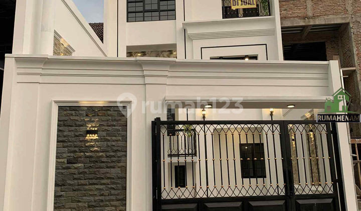 Rumah 3 Lantai Berkonsep American Classic di Cinere Limo Rumah 3 Lantai Berkonsep American Classic di Cinere Limo