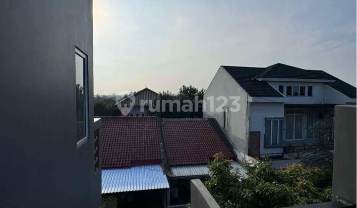 Rumah 4 Kamar Tidur Siap Huni Dekat Gerbang Tol Krukut Cinere