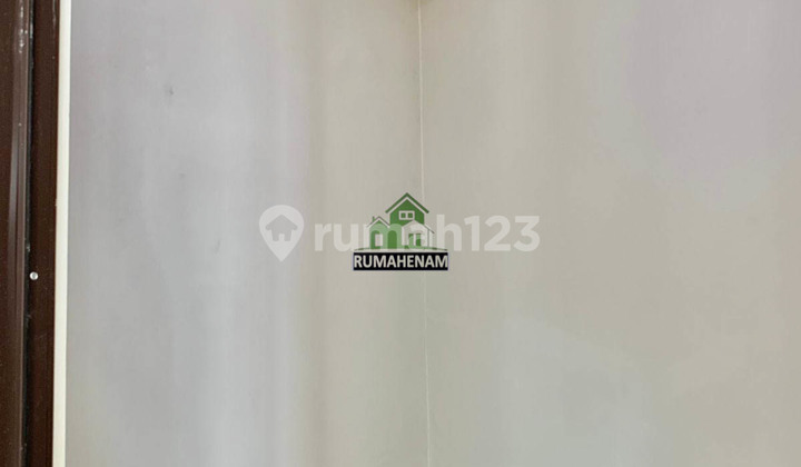 Rumah minimalis tanah luas siap huni dekat terminal transjakarta