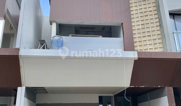 Rumah Minimalis Fasilita Kolam Renang di Pondok Cabe