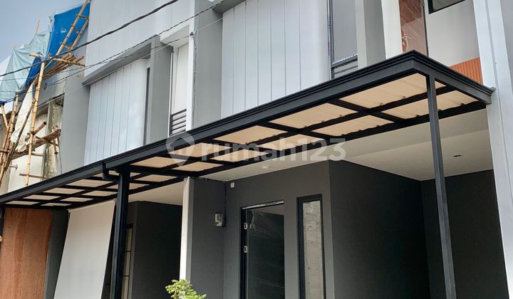 Minimalist House by Meruyung Main Road in Cinere 2