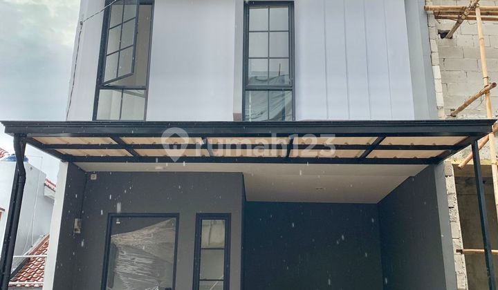 Rumah Minimalis Pinggir Jalan Raya Meruyung di Cinere