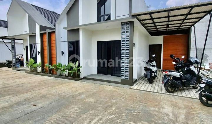 Rumah + Mezzanine Siap Huni Lokasi Pinggir Jalan Raya Bedahan Rumah + Mezzanine Siap Huni Lokasi Pinggir Jalan Raya Bedahan