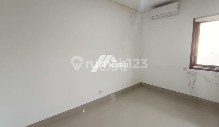 Kbp1510 Simple Minimalist House In A Quiet Complex Area. 2