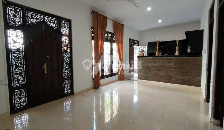 Kbp0889 Simple Minimalist House Is Located In A Complex Area. 2