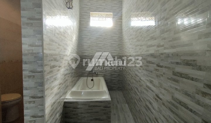 Kbp0889 Simple Minimalist House Is Located In A Complex Area. 16