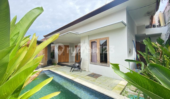 KBP0325 - Villa Modern dengan desain minimalis dan kolam renang besar  

Here is the English translation:  

KBP0325 - Modern Villa with a minimalist design and a large pool