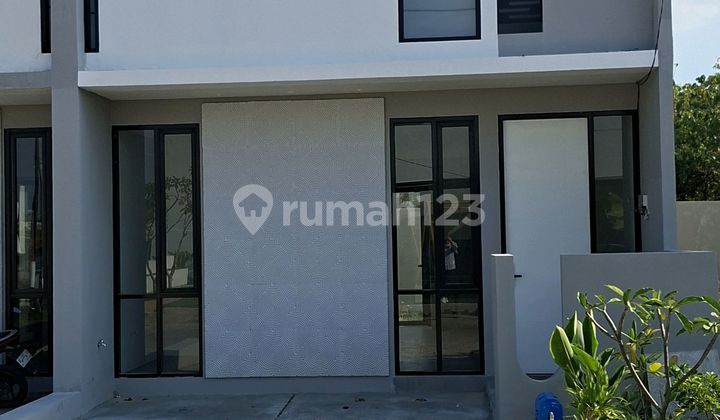 2-Story House Near Main Road in Madiun 2-Story House Near Main Road in Madiun