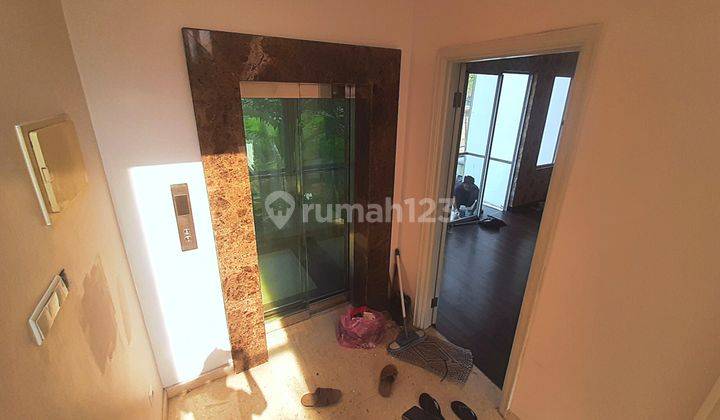 Dijual Cepat Jarang Ada Rumah View Danau dan Lapangan Golf ada Lift ( 8x15 ) Crown Mansion - Pantai Indah Kapuk 2