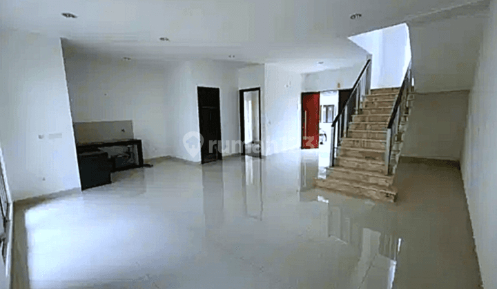 Disewakan Termurah Rumah Siap Huni ( 8x15 ) Golf Island - Pantai Indah Kapuk, Pik 1
