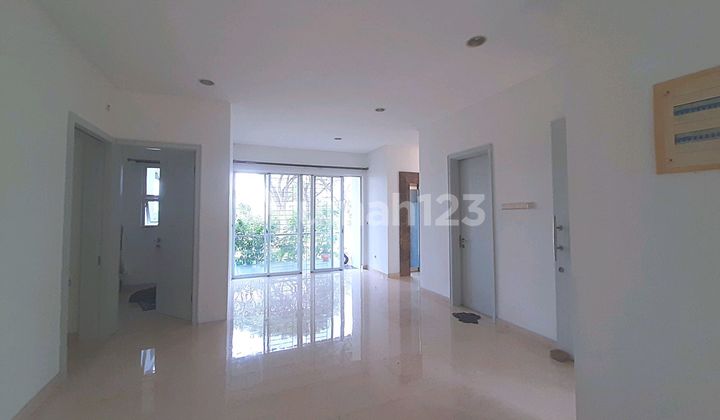 Dijual Cepat Jarang Ada Rumah View Danau dan Lapangan Golf Ada Lift ( 8X15 ) Crown Mansion - Pantai Indah Kapuk