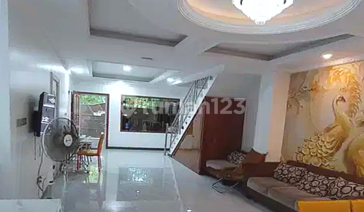 Dijual Termurah Rumah Hook 3.5 Tingkat ( 8.8x15 ) Taman Palem Lestari.- Cengkareng