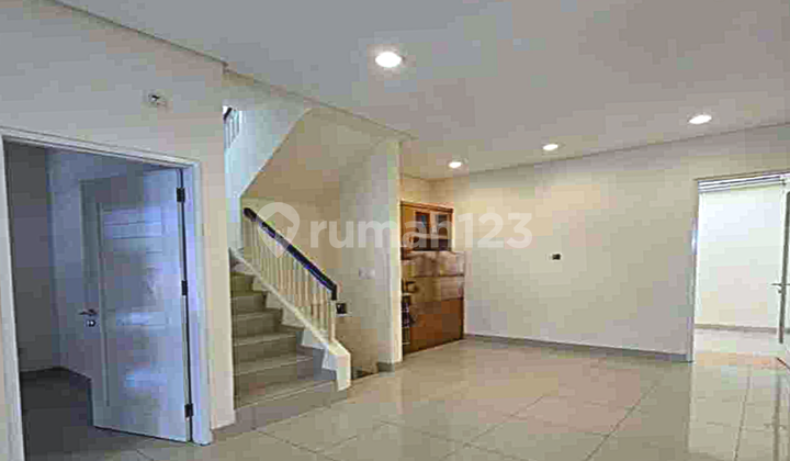 Dijual Nego Rumah Rapi Sudah Renovasi Balkon ( 6x15 ) Golf Lake Residence - Cengkareng 2