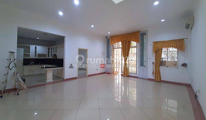 Disewakan Termurah Rumah Semi Furnished ( 10x23 ) Bukit Golf Mediterania - Pantai Indah Kapuk 1