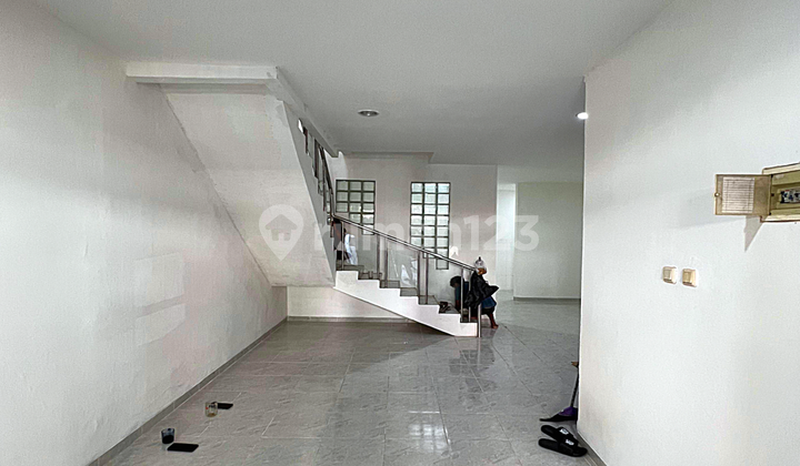 Dijual Termurah Rumah Sudah Renovasi ( 6x15 ) Taman Palem Lestari.- Cengkareng 1