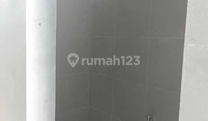 Loading Dock Warehouse Brand New in Tangerang Banten - Flood Free Loading Dock Warehouse Brand New in Tangerang Banten - Flood Free