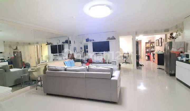 Apartemen Hook Unit Kelapa Gading - Full Furnish, View Pool & City, Tower B
