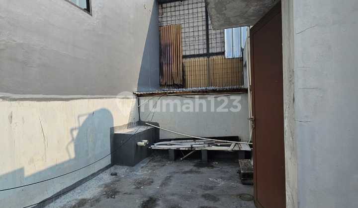 Ruko Avenue 3.5 Floors Ready to Use in Jakarta Garden City Cakung - Premium Location, Negotiable Price! 2