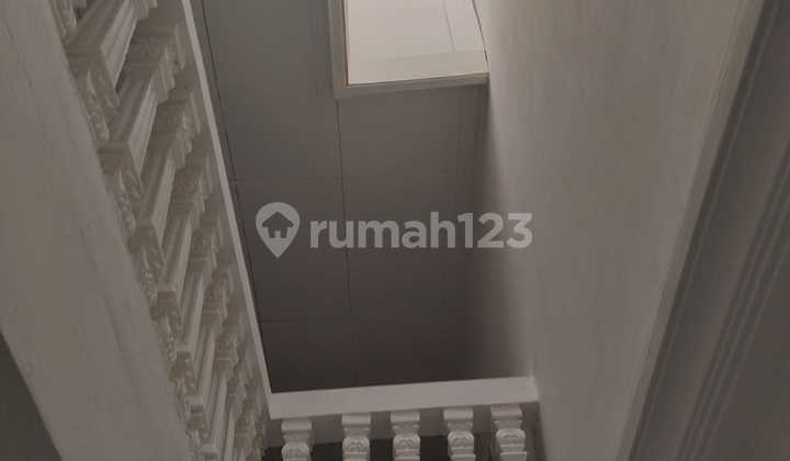 Rumah Strategis Nyaman di Tomang, Grogol Petamburan Jakarta Barat 2