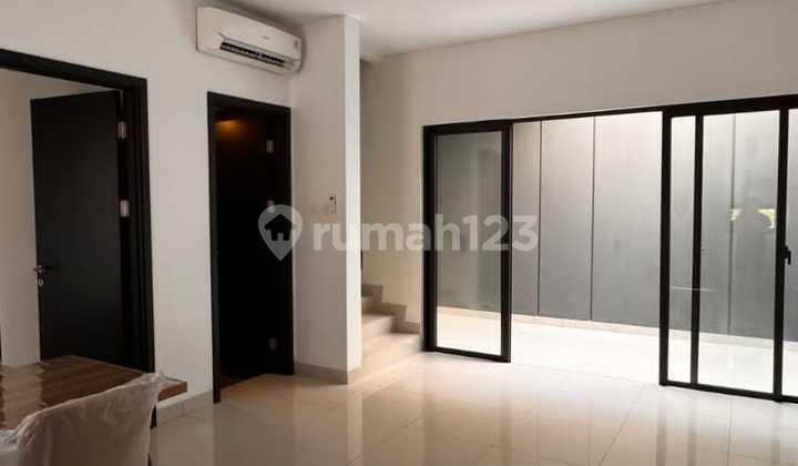 Ready-to-Occupy Exclusive House in Metland Cakung, East Jakarta