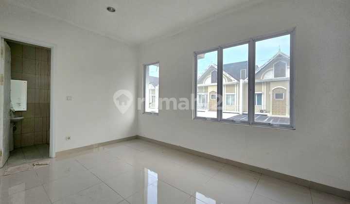 Dijual Murah! Rumah Siap Huni di Cluster North Thames Jgc, Cakung - Jakarta Timur 2