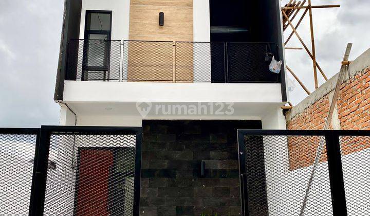 Rumah Depok 2 Lantai Skandinavia  Dekat Pintu Tol Cimanggis 1