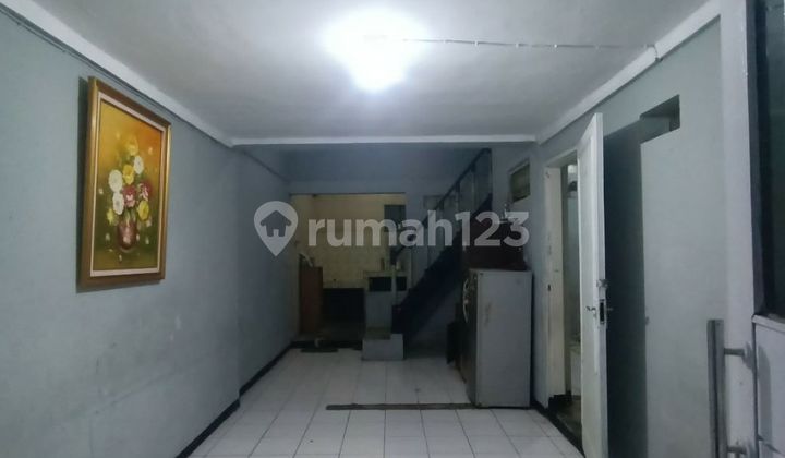 Komplek Antapani, Harga Menarik, Rumah 2 Lantai Siap Huni di Kota Bandung