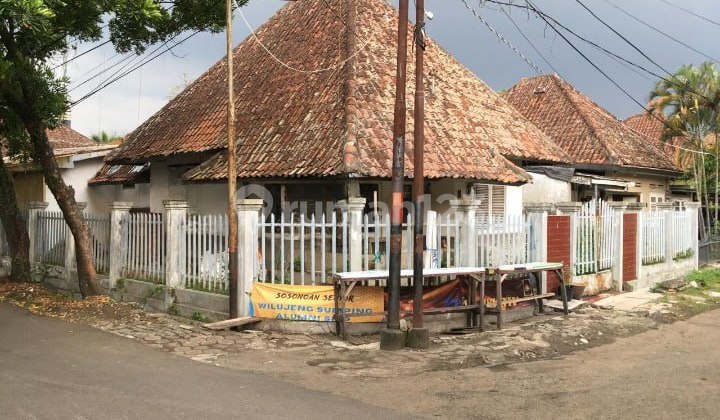 KEBONWARU, SAYAP JL JAKARTA, BATUNUNGGAL. RUMAH LAMA POSISI HOEK DI KOTA BANDUNG