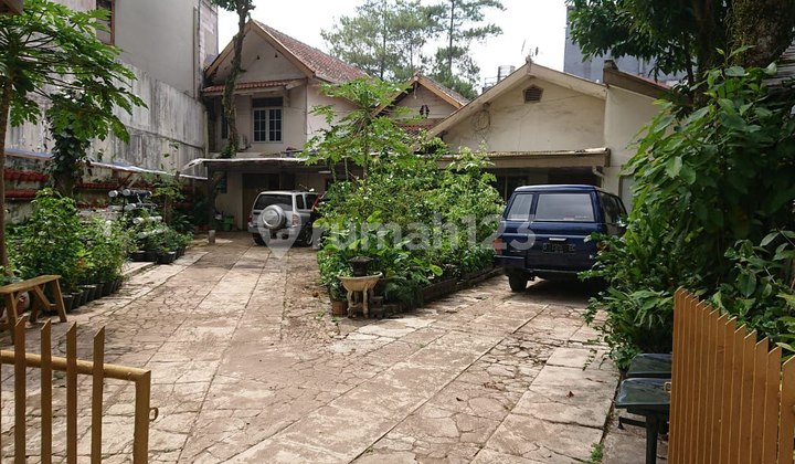 DEKAT ITB, SAYAP DAGO. RUMAH LUAS COCOK UNTUK KOST DI KOTA BANDUNG