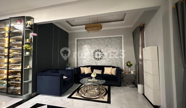 CLUSTER GREEN CARAKA, ARCAMANIK, DKT ANTAPANI. RUMAH MEWAH DENGAN KOLAM RENANG 3 LANTAI FURNISHED DI KOTA BANDUNG