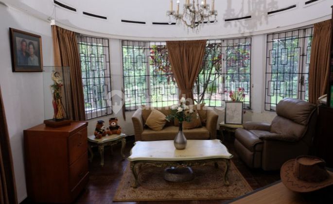 SAYAP DAGO, SANGKURIANG, DEKAT ITB. RUMAH MEWAH DAN LUAS DI KOTA BANDUNG