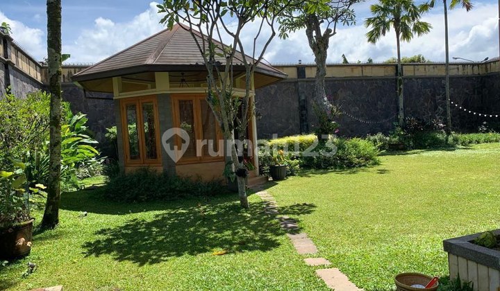 Budi Indah Complex, Setiabudi. Luxury Home with a Large Yard in the City of Bandung Budi Indah Complex, Setiabudi. Luxury Home with a Large Yard in the City of Bandung