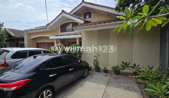 Rumah di Jl. Abuserin, Cilandak Kondisi Bagus Layak Huni Dengan Swimming Pool