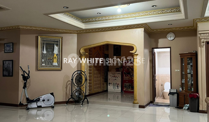 For Sale Old House Location Near BKT Suitable for Semi-Business Residence in Duren Sawit 2