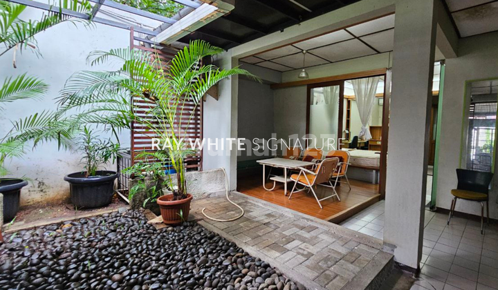 Dijual Rumah Layak Huni Lokasi Bagus Jalan Lebar di Jl. Villa, Semanggi