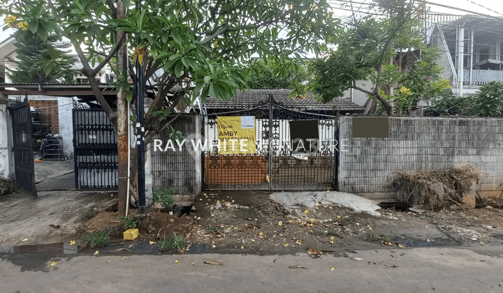 Di Jual Rumah Tua Hitung Tanah Harga Bagus di Jl Mangar Pd Kelapa 1