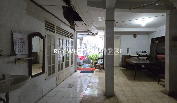 Rumah Lama di Jl. Cibeber Lokasi Bagus dan Premium  2