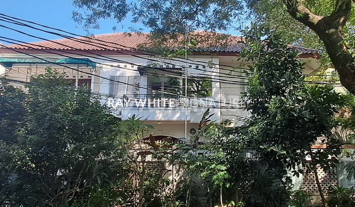 Rumah Lama di Panglima Polim Lokasi Bagus untuk Usaha dan Hunian