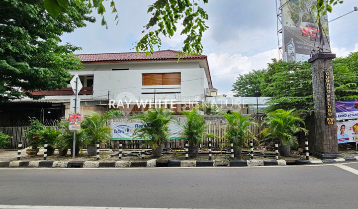 Rumah Lama Zonasi K-1 Dekat Stasiun Tebet Jl Abdullah Syafi’i Rumah Lama Zonasi K-1 Dekat Stasiun Tebet Jl Abdullah Syafi’i