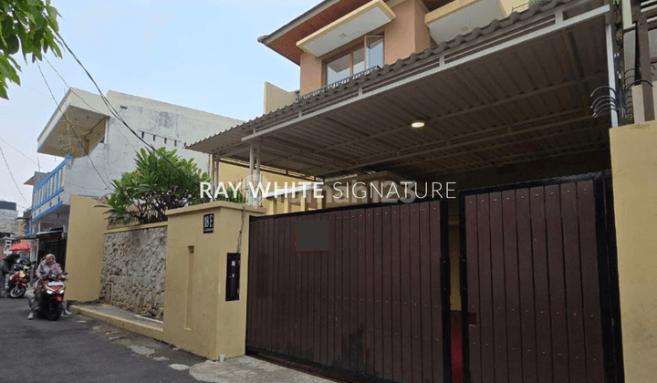 DiJual rumah Bagus Layak Huni 2.5 lantai di Kemang  1