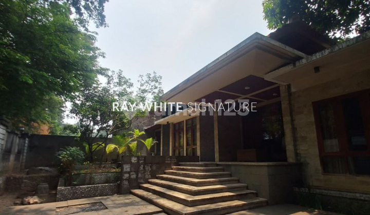 Rumah di Jl Panglima Polim Lahan Besar Jarang ada 