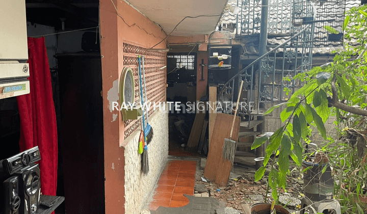 Di Jual Rumah Tua Hitung Tanah Harga Bagus di Jl Mangar Pd Kelapa 2