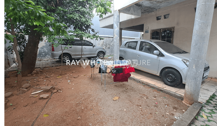 Dijual Rumah Lama Lokasi Bagus di Swadaya Raya, Pondok Bambu 2