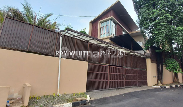 Rumah Simprug Suite Kondisi Bagus Layak Huni