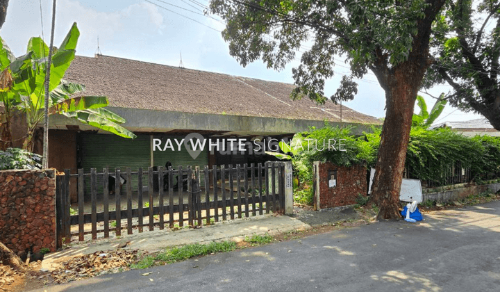 Dijual Rumah Tua Lokasi Bagus di Jl. Simprug Golf  2