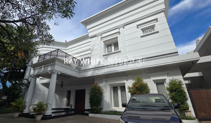 Rumah Lama Jl. Patra Kuningan Raya Area Premium di Jalan Utama Rumah Lama Jl. Patra Kuningan Raya Area Premium di Jalan Utama