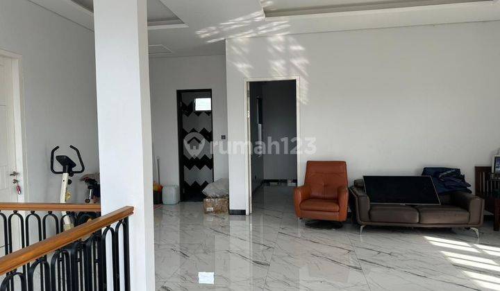 Dijual rumah di Duta Bintaro, Kunciran, Pinang
Tangerang 2 Lantai SHM Bagus Timur 2